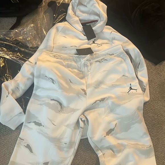 Jord Winter Tech Camo sweatsuit - Picture 1 of 7